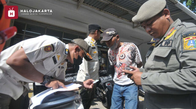 Juru Parkir Liar Diamakan Polisi di Cempata Putih