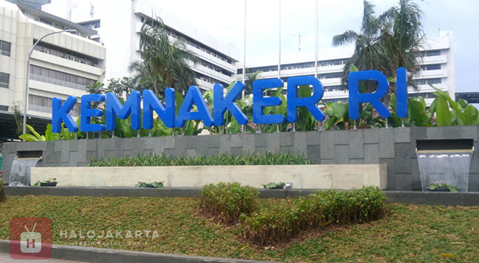 Kemnaker resmi menghapus syarat usia dalam lowongan kerja