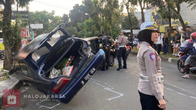 Dua Mobil Tabrakan di Bogor