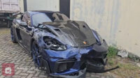 Porsche Tabrak Toyota Rush di Sidoarjo