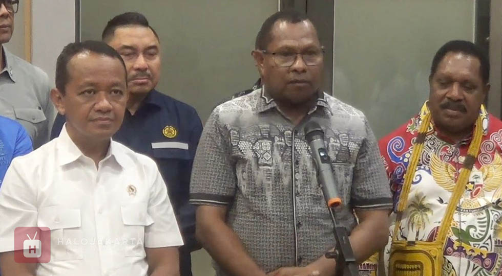 Menteri ESDM Bahlil Lahadalia dan Bupati Orideko