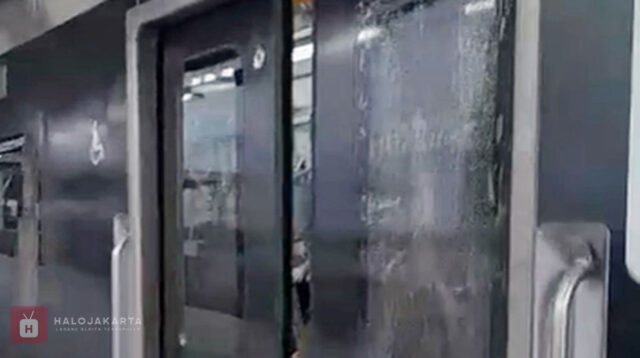 Pelempar Batu ke KRL