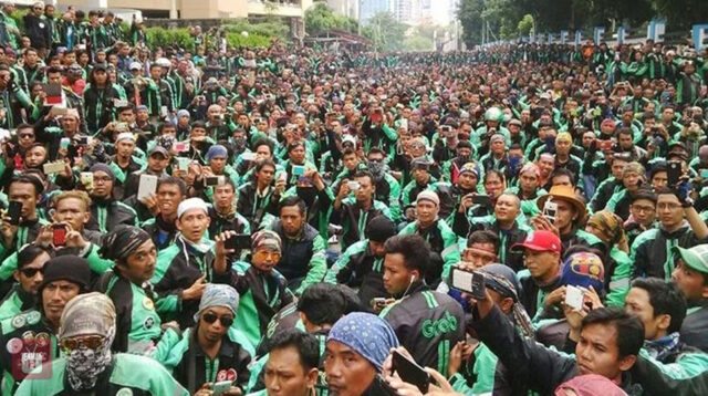 Demo Ojol Kepung Istana Jakarta