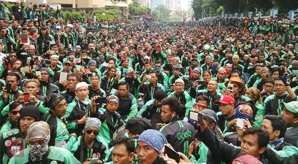 Demo Ojol Kepung Istana Jakarta