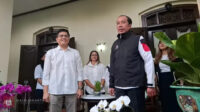 Jokowi Pamer Jaket PSI