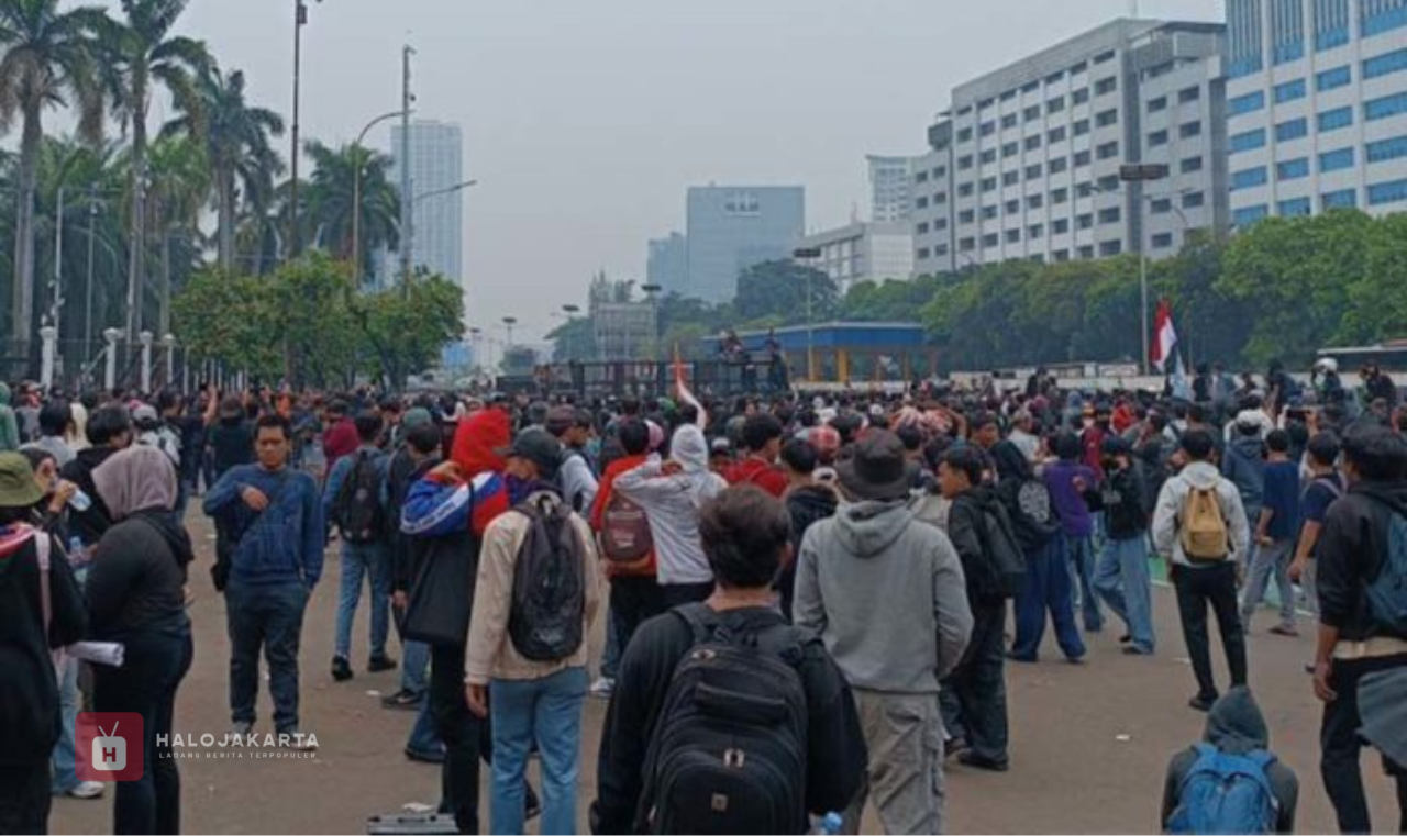Demo DPR Memanas