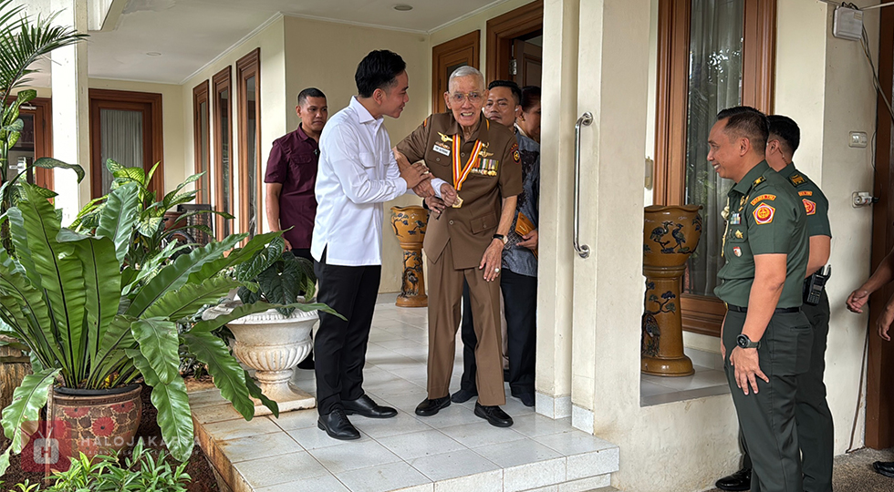 Gibran Silaturahmi ke Try Sutrisno