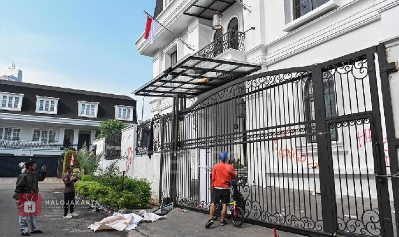 Rumah Eko Patrio dan Uya Kuya