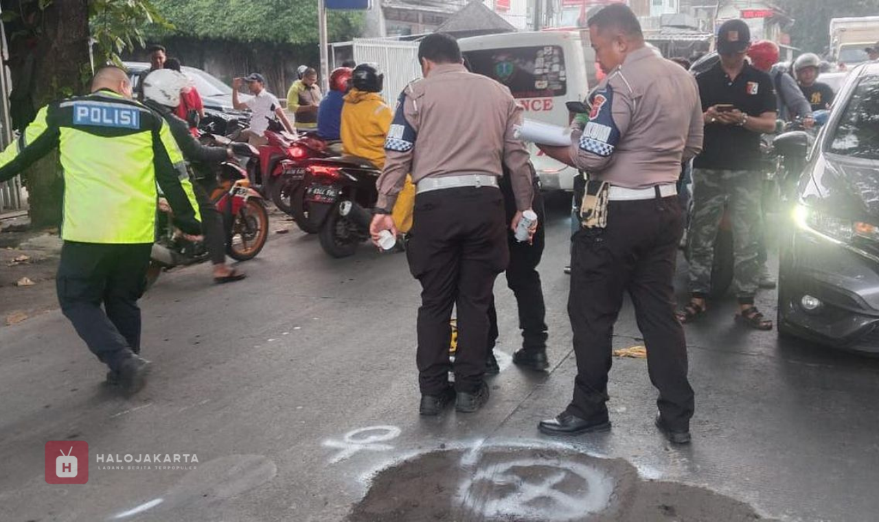 Gagal Nyalip, Pemotor Tewas Terlindas Minibus