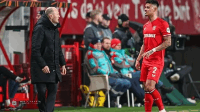 Mees Hilgers Batal Pindah FC Twente