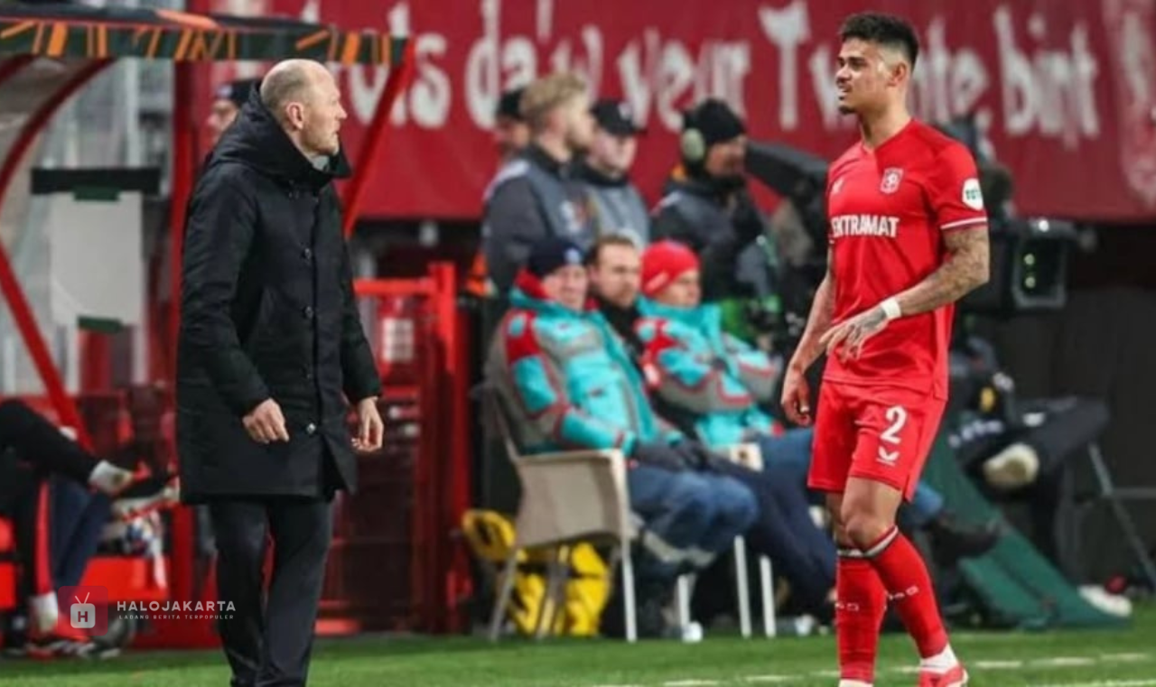 Mees Hilgers Batal Pindah FC Twente