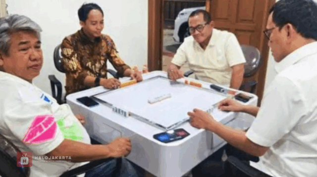 Pejabat Flexing dan Menhut Main Domino