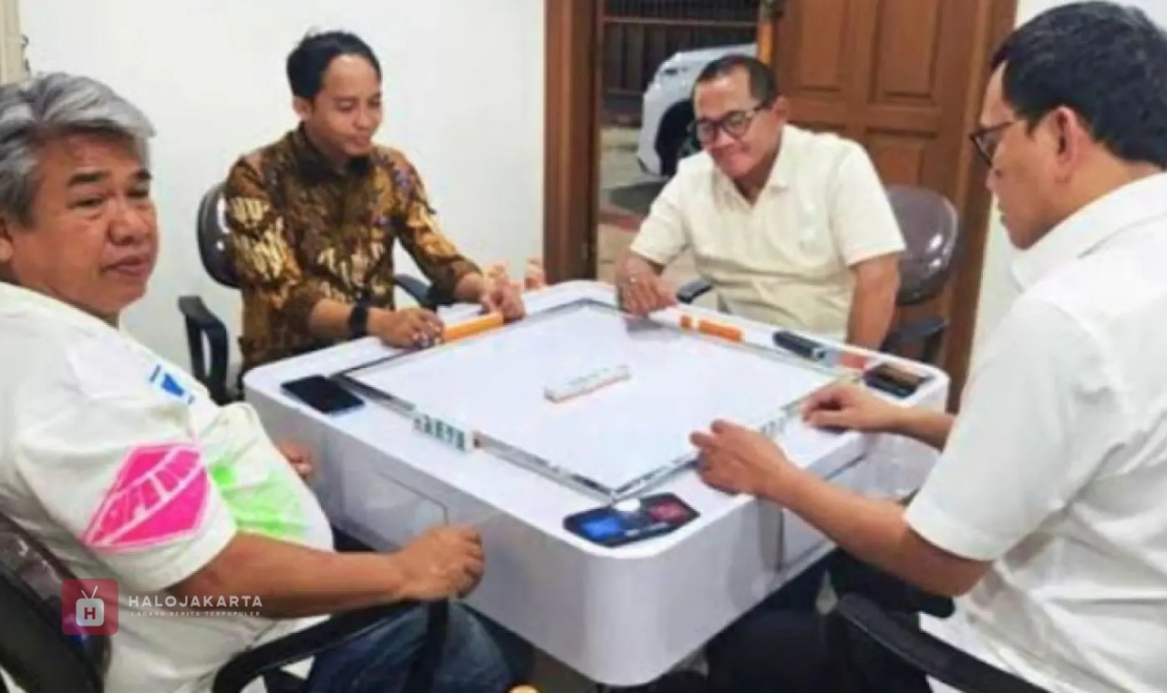 Pejabat Flexing dan Menhut Main Domino