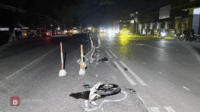 Pemotor Tewas Hantam Beton Pembatas Jalan