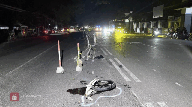 Pemotor Tewas Hantam Beton Pembatas Jalan