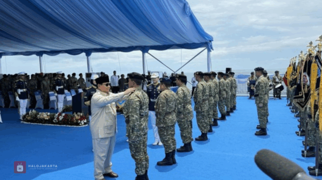 Prabowo Beri Kenaikan Pangkat Istimewa