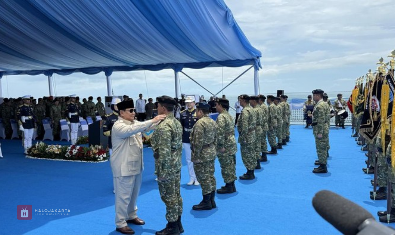 Prabowo Beri Kenaikan Pangkat Istimewa