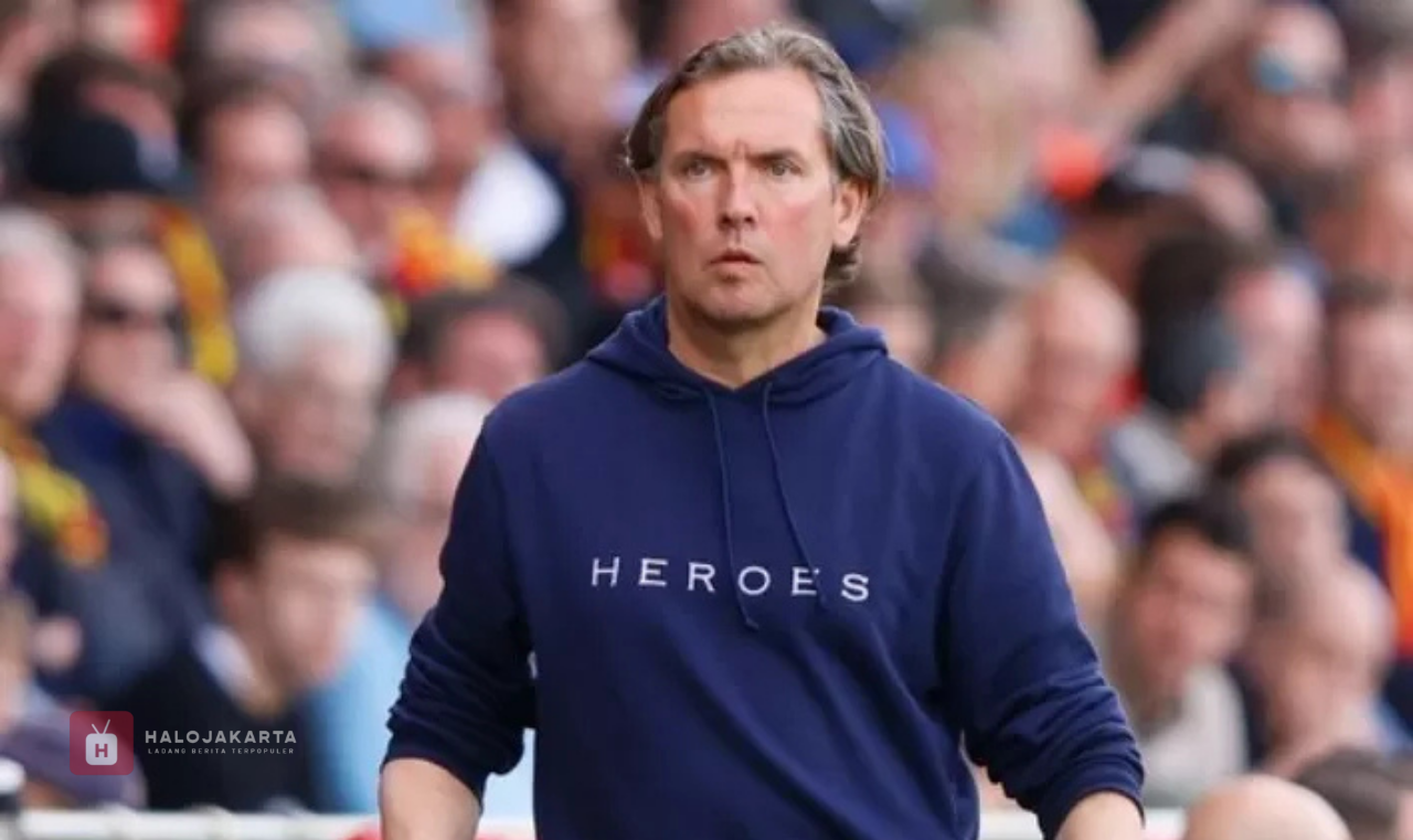 Alex Pastoor Blak-blakan Usai Dipecat Alex Pastoor Blak-blakan Usai Dipecat