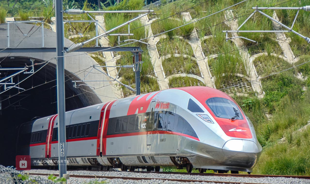 Purbaya Tolak Bayar Utang Whoosh Pakai APBN Purbaya Tolak Bayar Utang Whoosh Pakai APBN