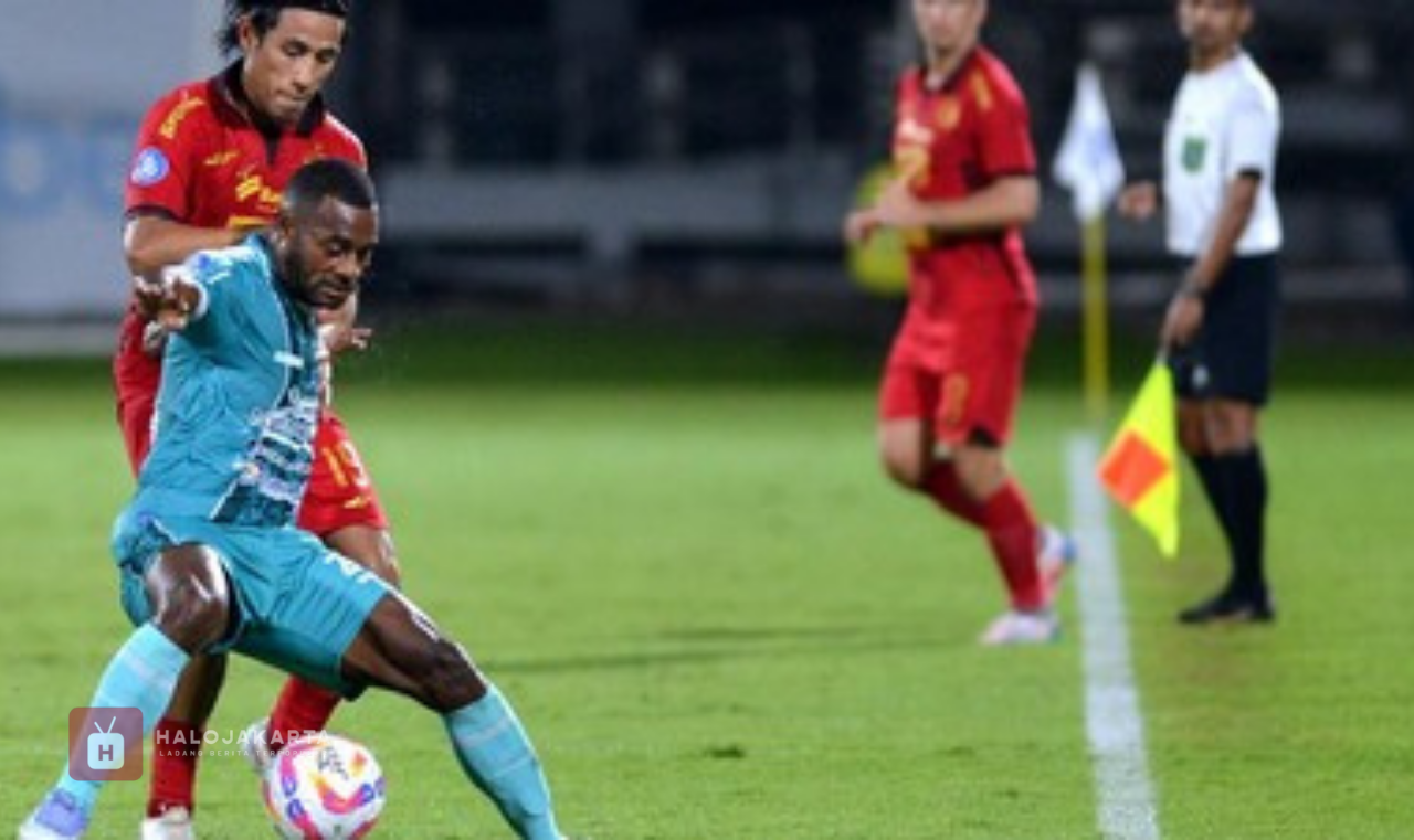 Persija vs PSBS di Stadion Manahan