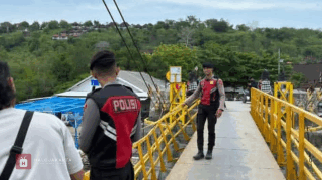 Turis Belanda Jatuh ke Laut