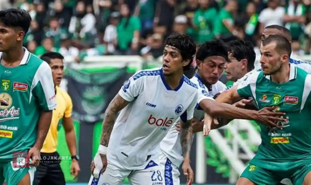 Rombongan Arema FC Disambut Meriah Aremania Usai Imbang Dramatis Lawan Persebaya Rombongan Arema FC Disambut Meriah Aremania Usai Imbang Dramatis Lawan Persebaya