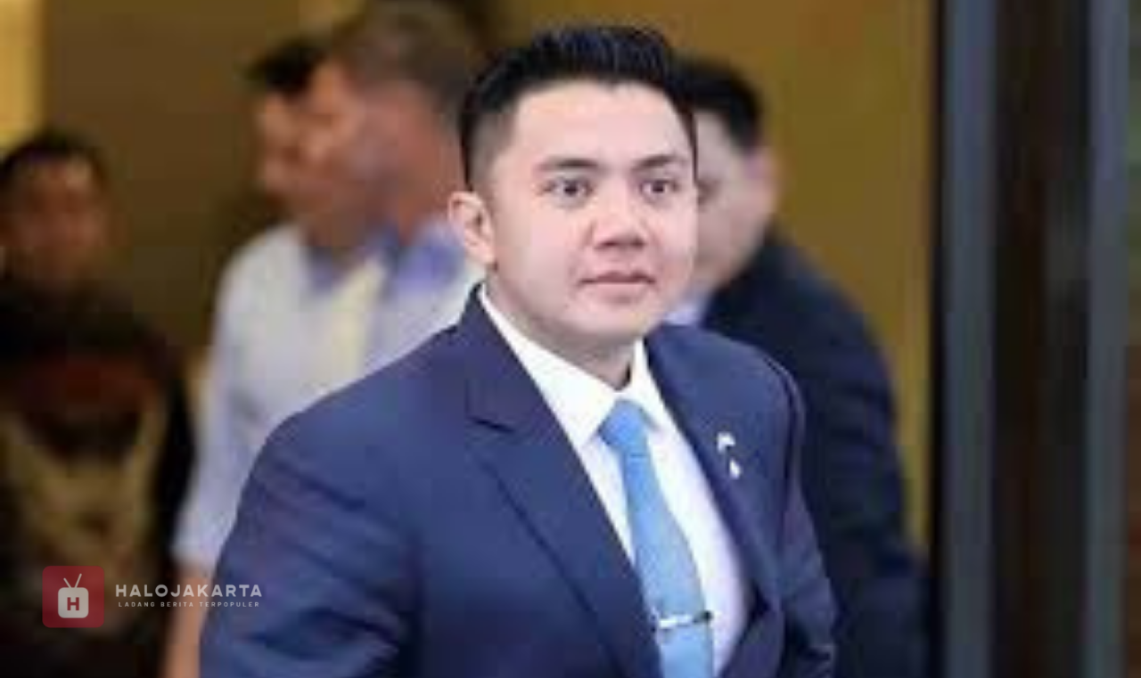 Seskab Teddy Indra Wijaya