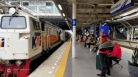 12 Kereta Berhenti di Jatinegara Imbas Reuni Akbar 212 12 Kereta Berhenti di Jatinegara Imbas Reuni Akbar 212