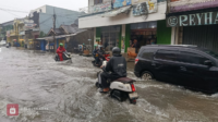 Banjir Bekasi Pagi Ini Makin Parah! Air Setinggi 1,5 Meter Rendam Puluhan RT