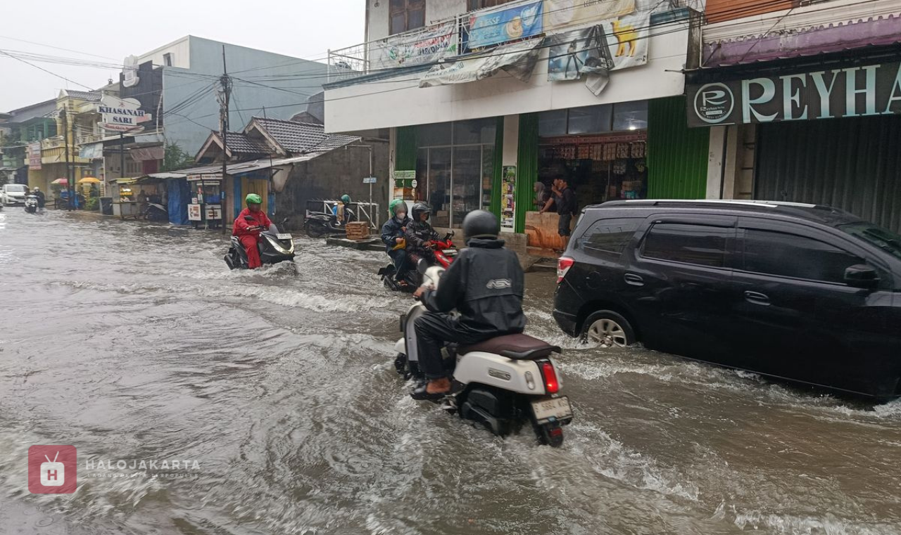 Banjir Bekasi Pagi Ini Makin Parah! Air Setinggi 1,5 Meter Rendam Puluhan RT