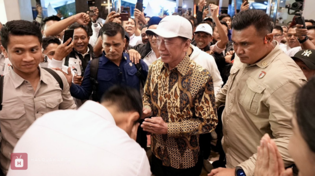 Jokowi Disambut Massa PSI di Makassar
