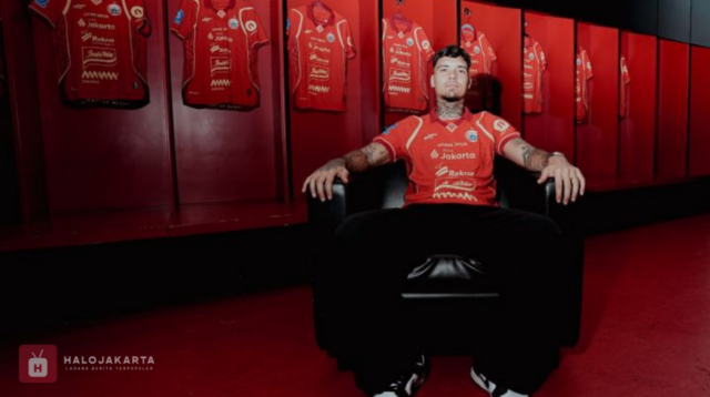 Shayne Pattynama Resmi Gabung Persija!