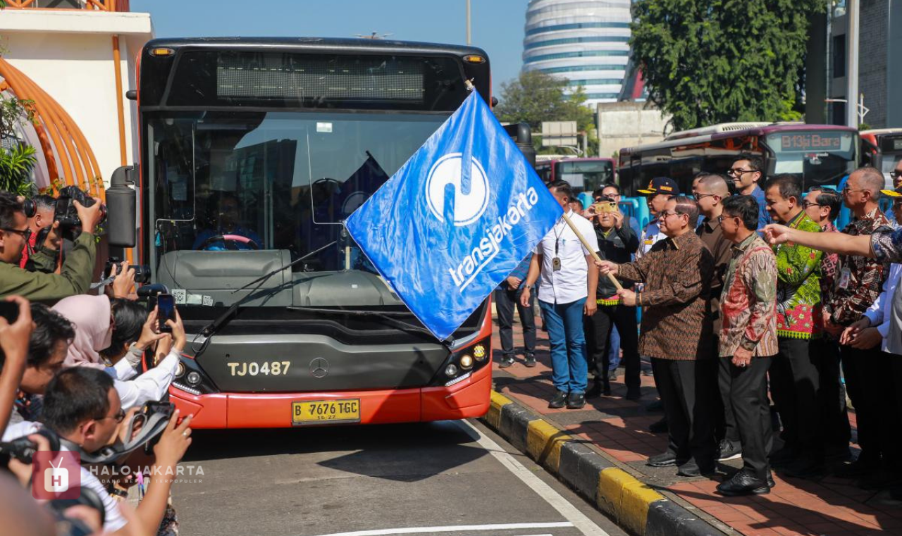 Bus TransJakarta Blok M–Bandara Soetta Resmi Beroperasi