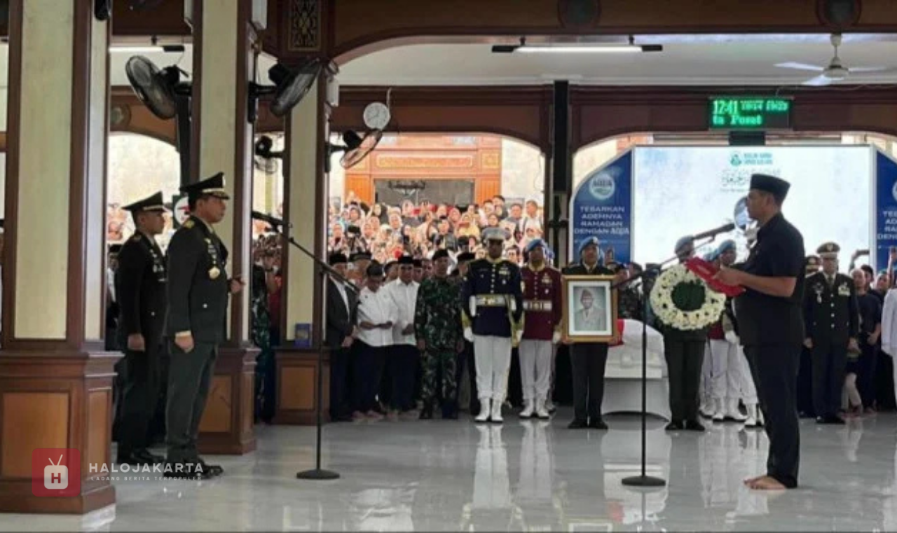 Panglima TNI Memimpin Upacara Penyerahan Jenazah Try Sutrisno