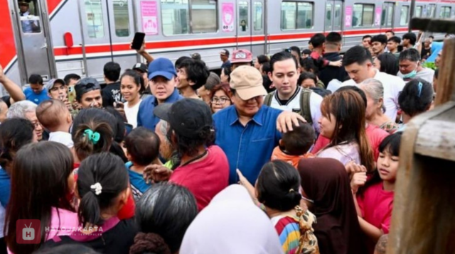 Seskab Presiden Spontan Tinjau Bantaran Rel Senen