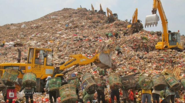 LONGSOR TPA BANTAR GEBANG