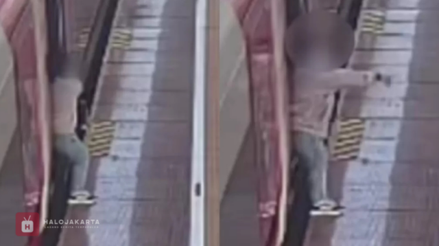 Penumpang Whoosh Tahan Pintu di Stasiun Padalarang