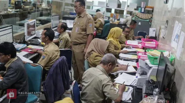 Pemerintah Sebut WFH Langkah Taktis Tekan Konsumsi BBM